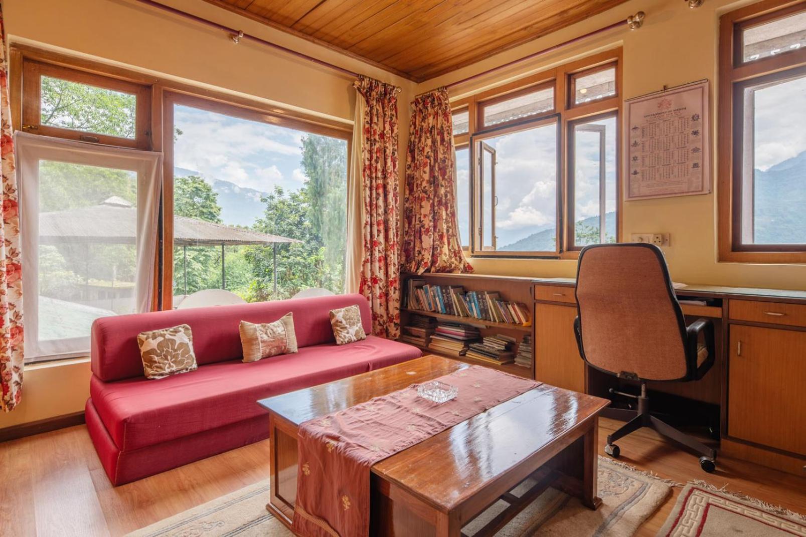La Ipsing Farm By Stayvista - 3 Bhk Villa With Balcony, Mountain View, Indoor Games, And Pet Friendly Samdong Esterno foto
