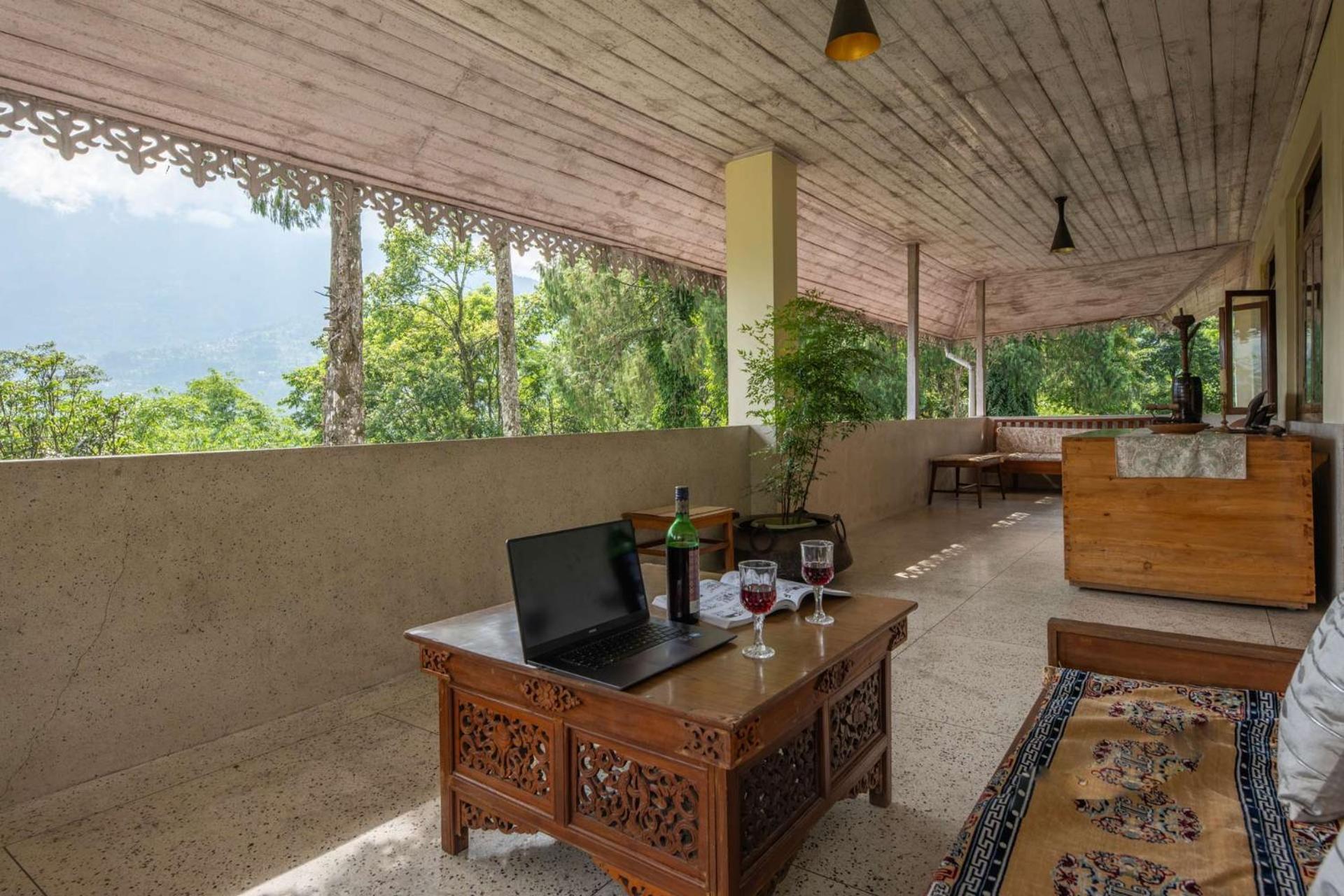 La Ipsing Farm By Stayvista - 3 Bhk Villa With Balcony, Mountain View, Indoor Games, And Pet Friendly Samdong Esterno foto