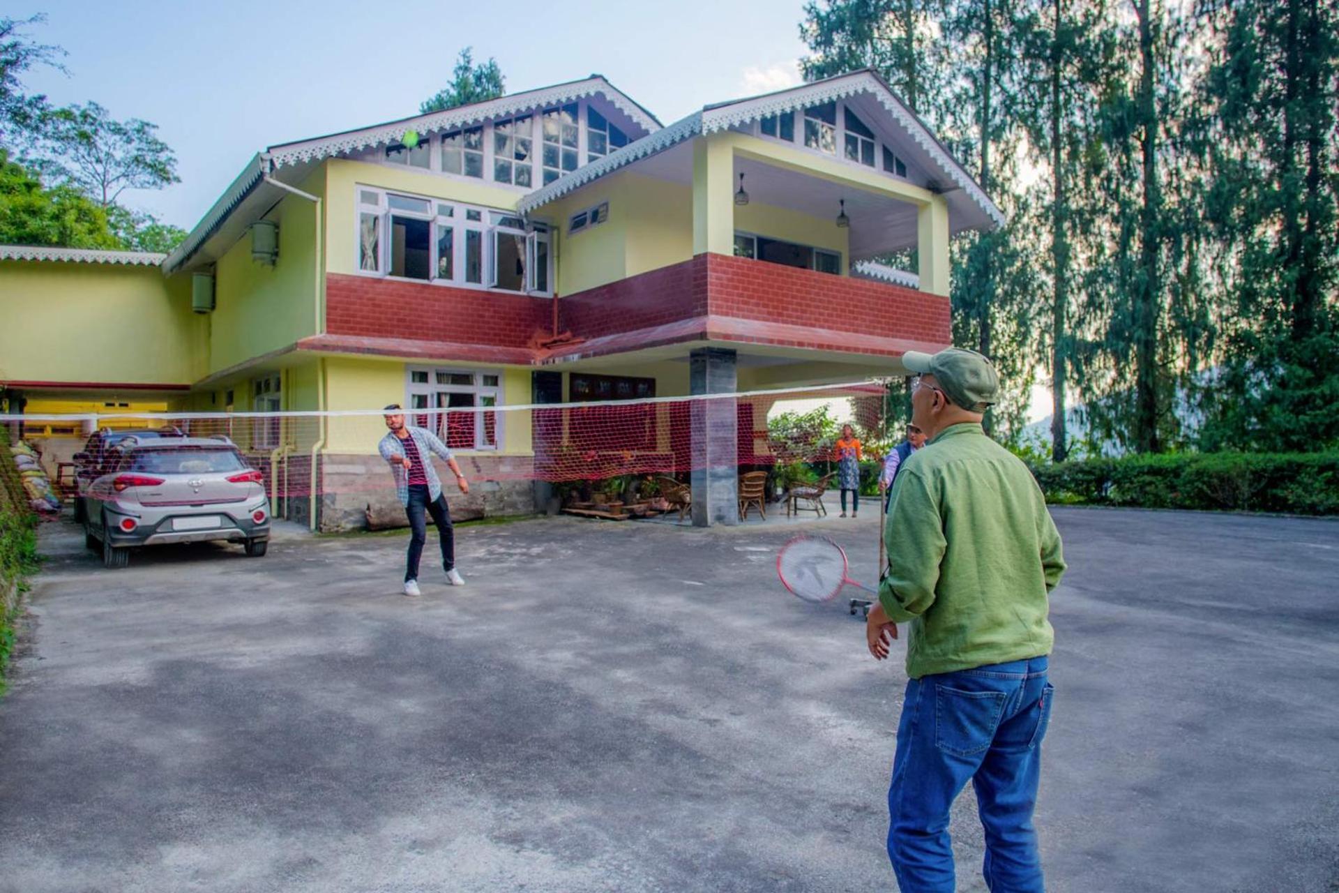 La Ipsing Farm By Stayvista - 3 Bhk Villa With Balcony, Mountain View, Indoor Games, And Pet Friendly Samdong Esterno foto